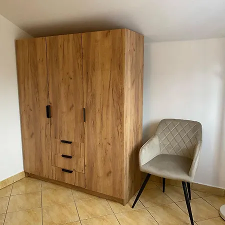 Mit Gepflegter Terrasse Im Ferienort Apartman *